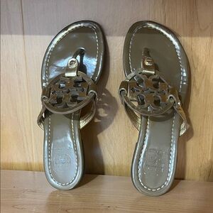 Gold brown Women's Tory Burch Logo Medallion Thong Sandals 6.5